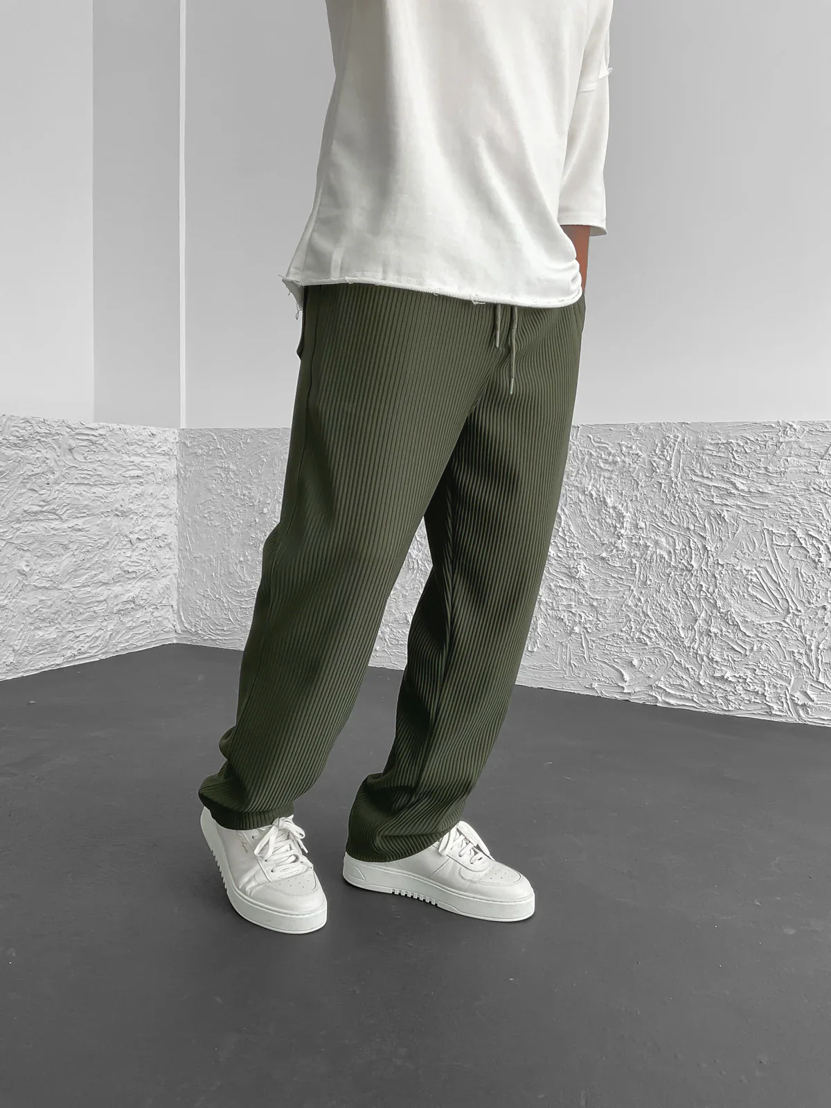 Men’s Ribbed Trousers | Elastic Waistband | Adjustable Drawstring | Relaxed Straight-Leg Fit