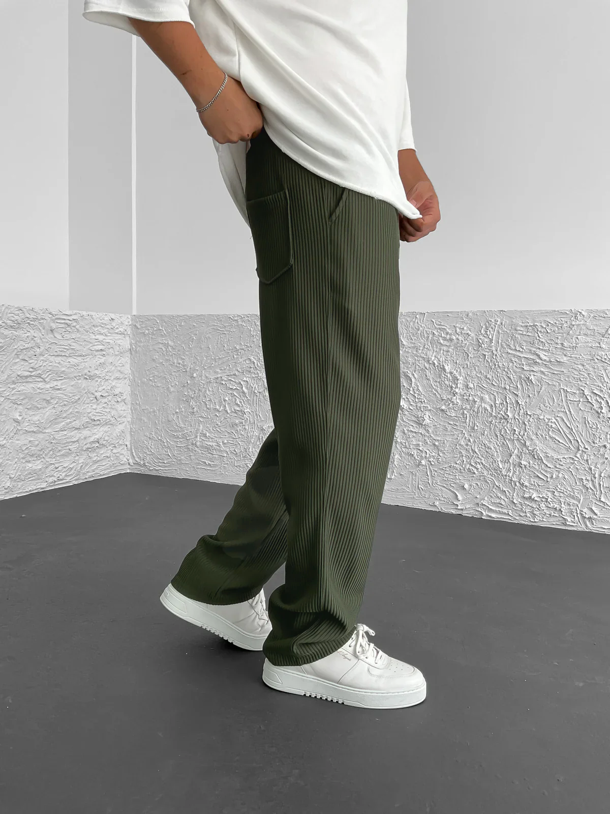 Men’s Ribbed Trousers | Elastic Waistband | Adjustable Drawstring | Relaxed Straight-Leg Fit