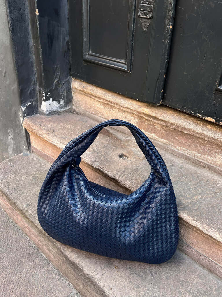 Large Everyday Tote Handbag | Spacious & Stylish | Elegant Design | Versatile Use