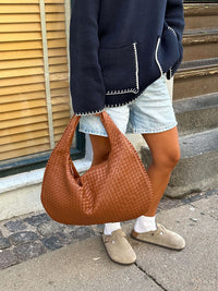 Large Everyday Tote Handbag | Spacious & Stylish | Elegant Design | Versatile Use
